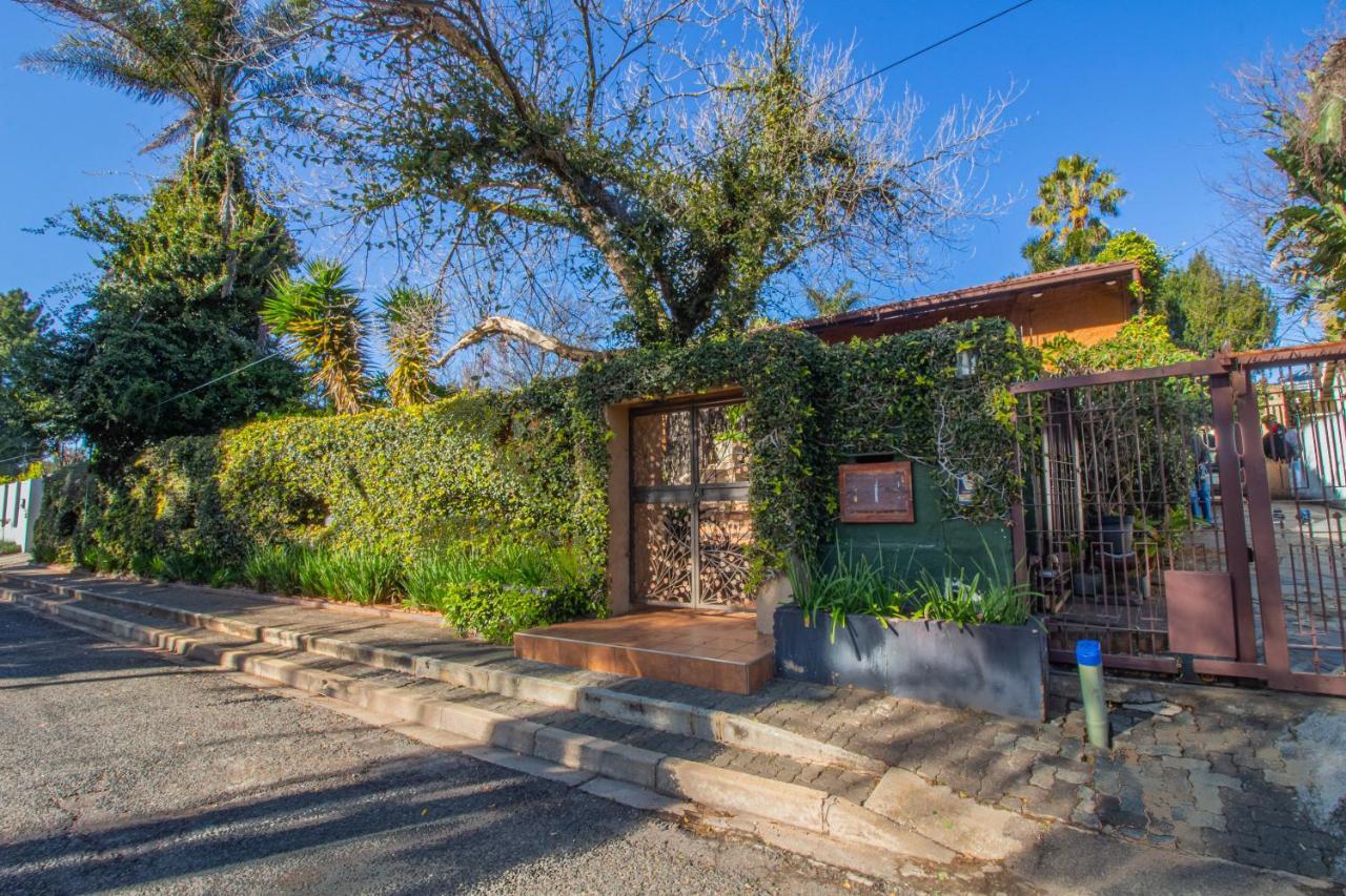 Uxolo Guest House Johannesburg Esterno foto