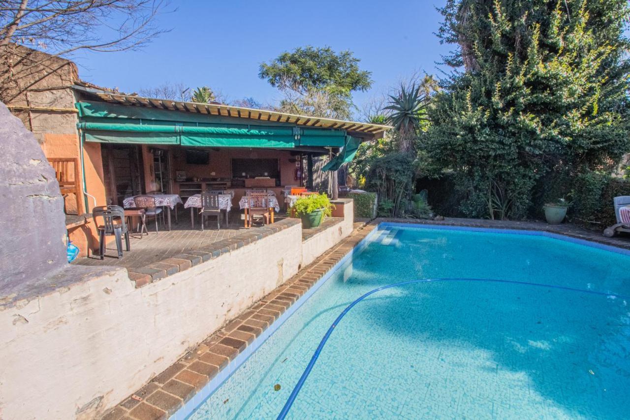 Uxolo Guest House Johannesburg Esterno foto