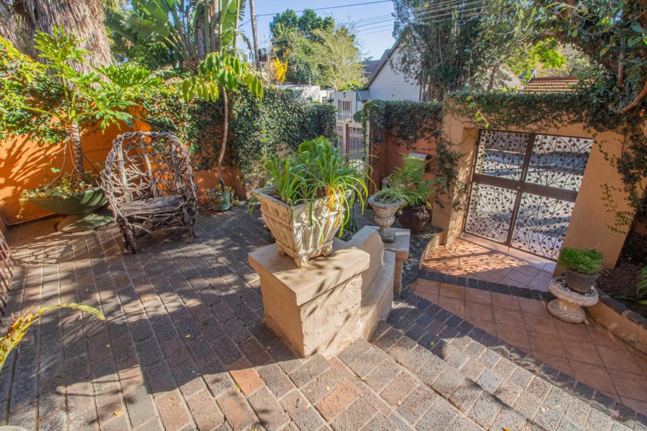 Uxolo Guest House Johannesburg Esterno foto