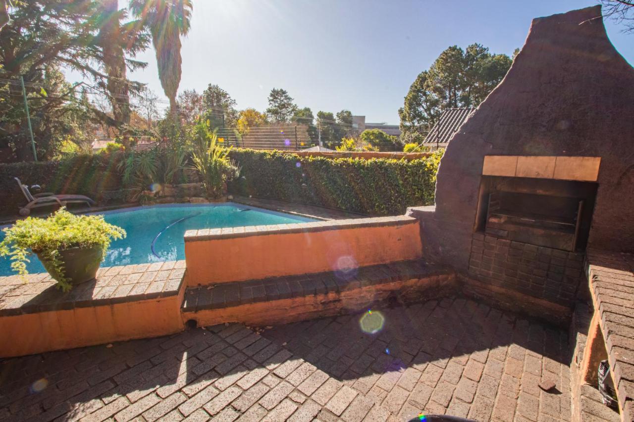 Uxolo Guest House Johannesburg Esterno foto