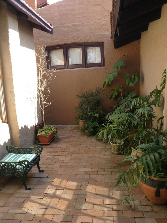 Uxolo Guest House Johannesburg Esterno foto