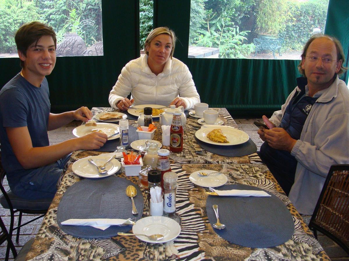 Uxolo Guest House Johannesburg Esterno foto